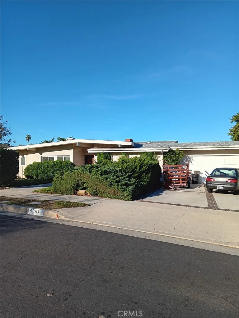 4301 Manson Avenue, Woodland Hills, CA 91364