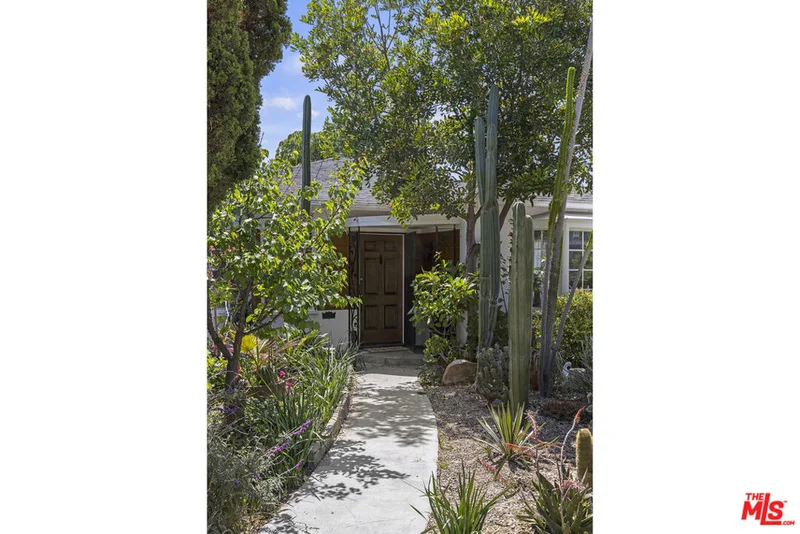 1050 Del Rio Avenue, Los Angeles, CA 90065