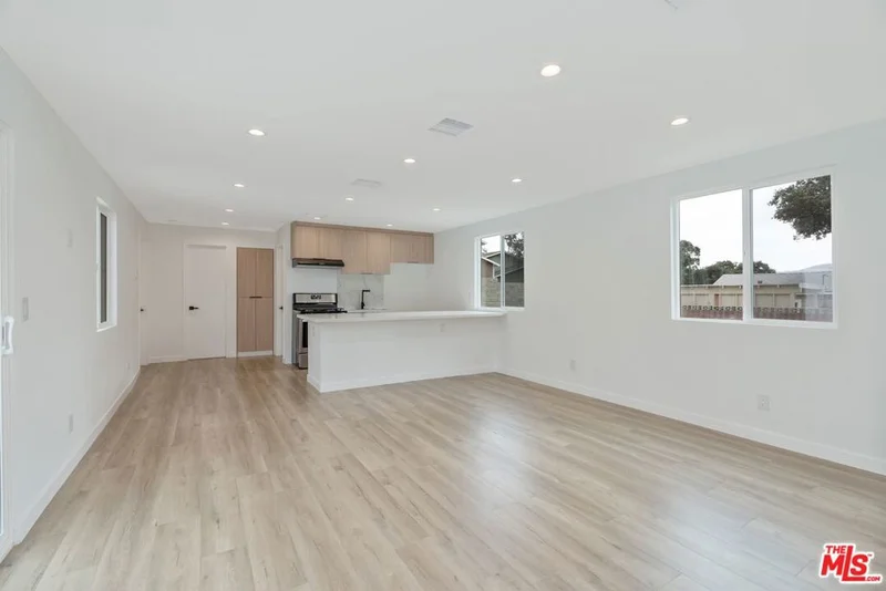 10052 France Avenue, Tujunga, CA 91042