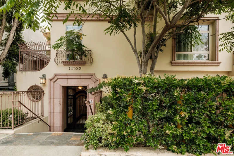 11582 Moorpark Street 204, Studio City, CA 91602