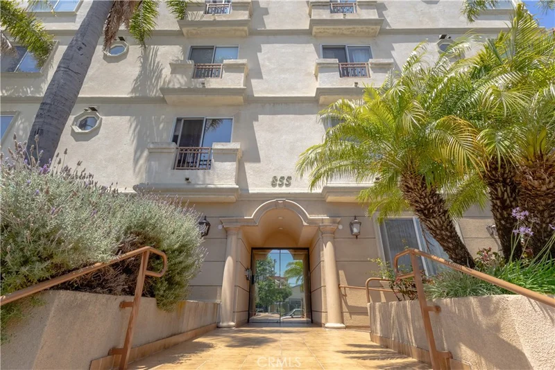 855 Wilcox Avenue 401, Los Angeles, CA 90038