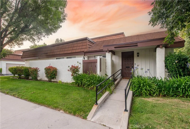 10171 Valley Circle Boulevard 1, Chatsworth, CA 91311