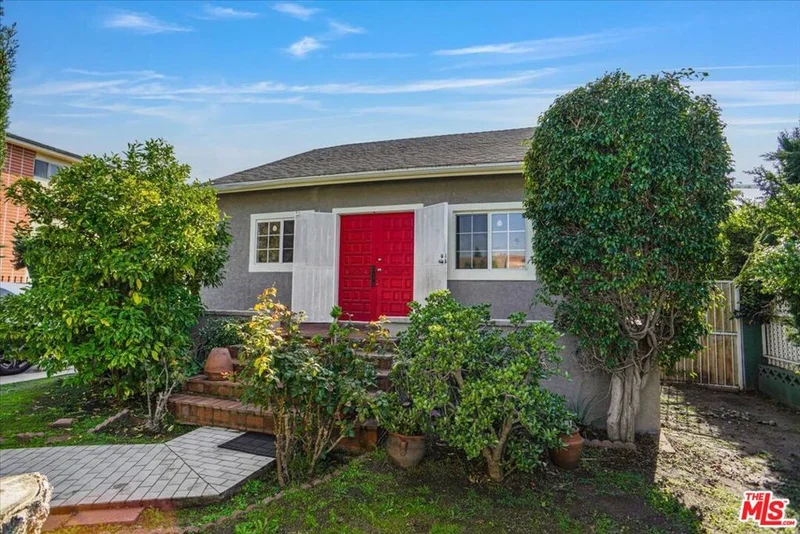 5552 Barton Avenue, Los Angeles, CA 90038