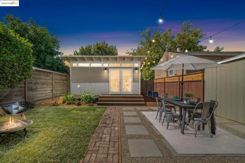 879 46th St., Oakland, CA 94608