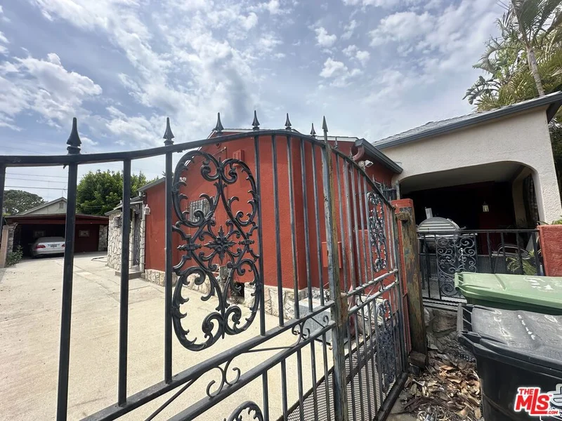561 N Plymouth Boulevard, Los Angeles, CA 90004