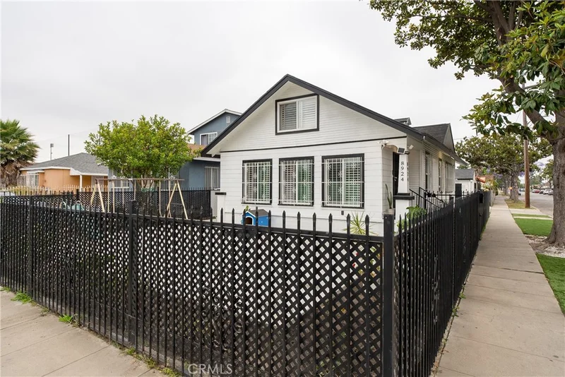 8924 Towne Avenue, Los Angeles, CA 90003