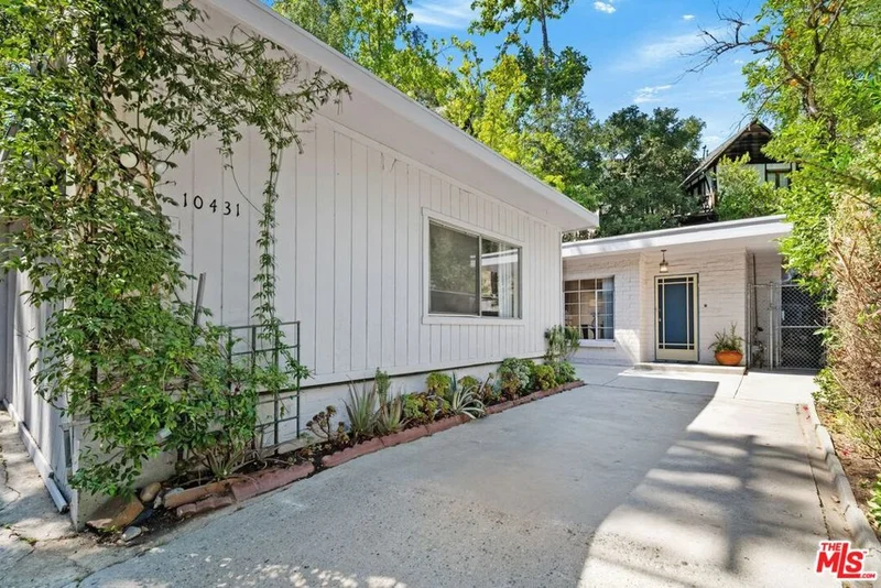 10431 Seabury Lane, Los Angeles, CA 90077