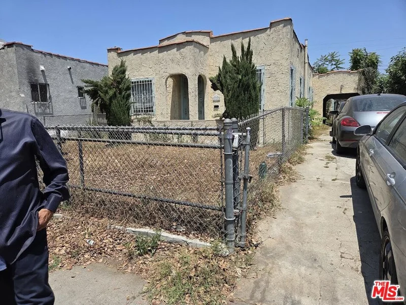 617 E 83rd Street, Los Angeles, CA 90001