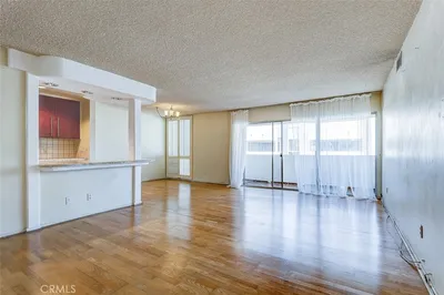 5454 Zelzah Avenue 215 photo 2