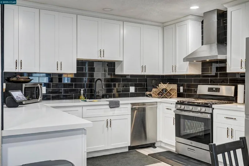 1324 104th Ave, Oakland, CA 94603