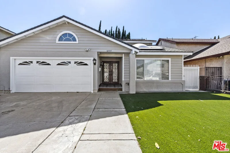 8557 Norwich Avenue, North Hills, CA 91343