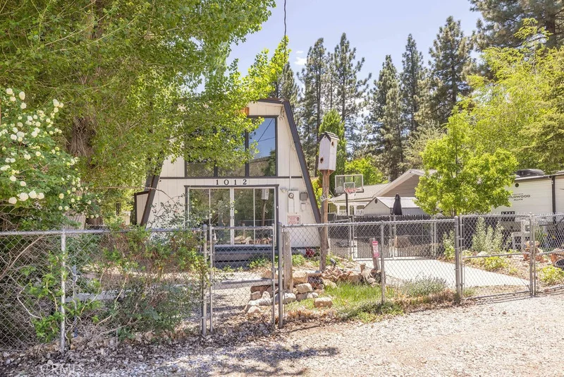 1012 E Fairway Boulevard, Big Bear City, CA 92314