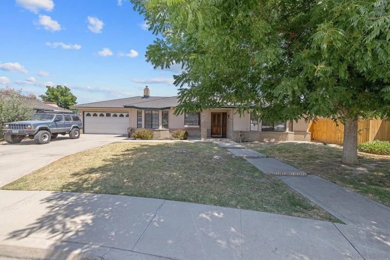 300 W Adrian Way, Hanford, CA 93230