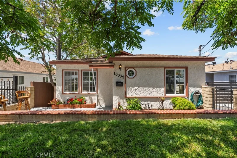 10339 Fernglen Avenue, Tujunga, CA 91042