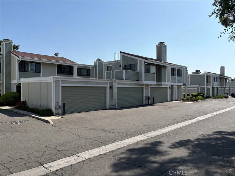 27063 Crossglade Avenue 7, Canyon Country, CA 91351
