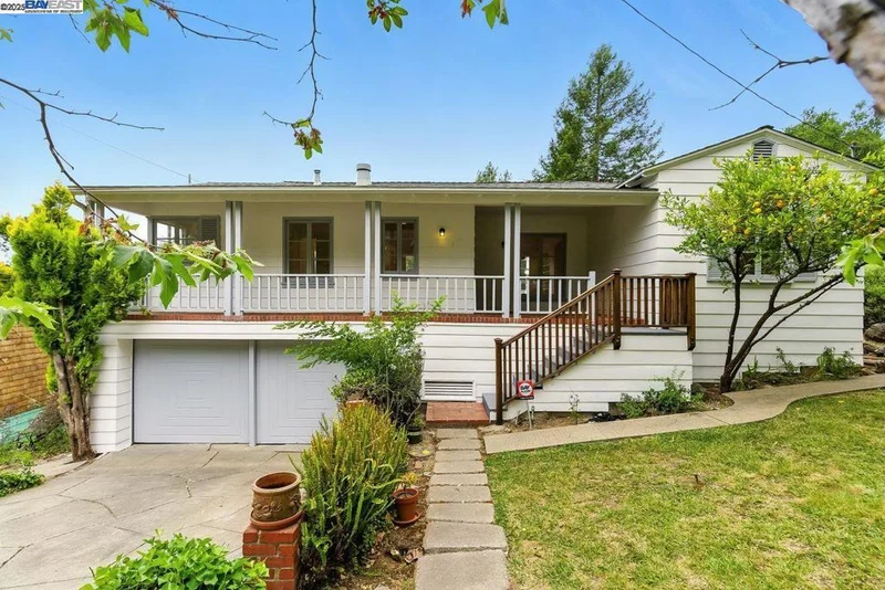 6175 Aspinwall Rd, Oakland, CA 94611