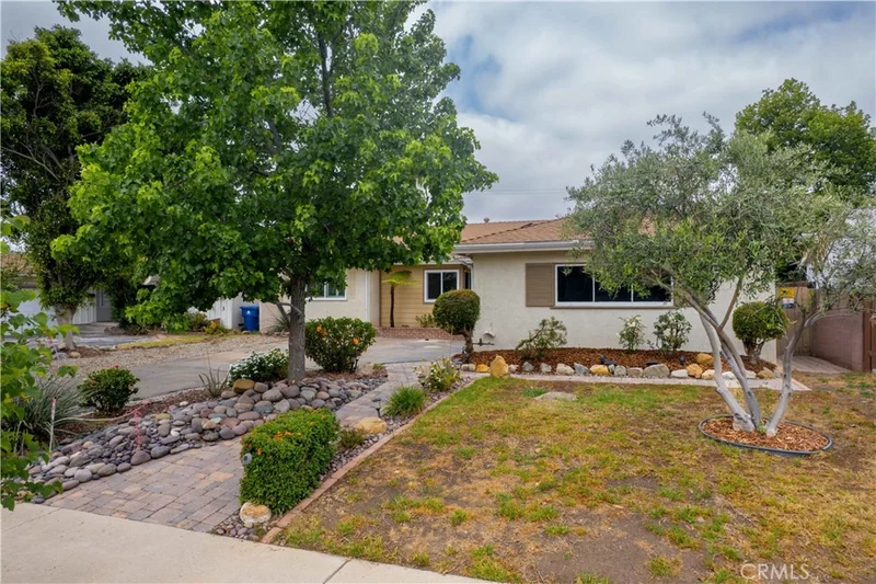 10425 Hillview Avenue, Chatsworth, CA 91311