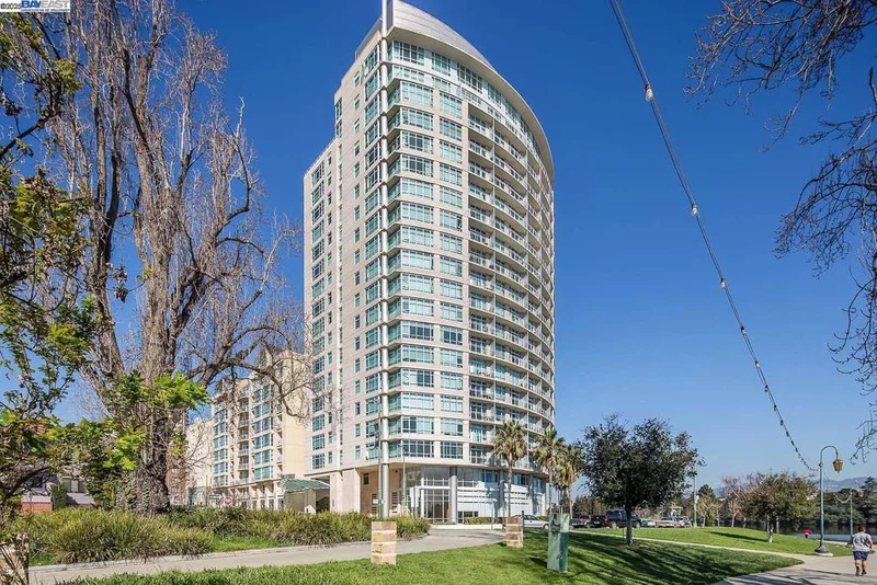 1 Lakeside Dr 916, Oakland, CA 94612