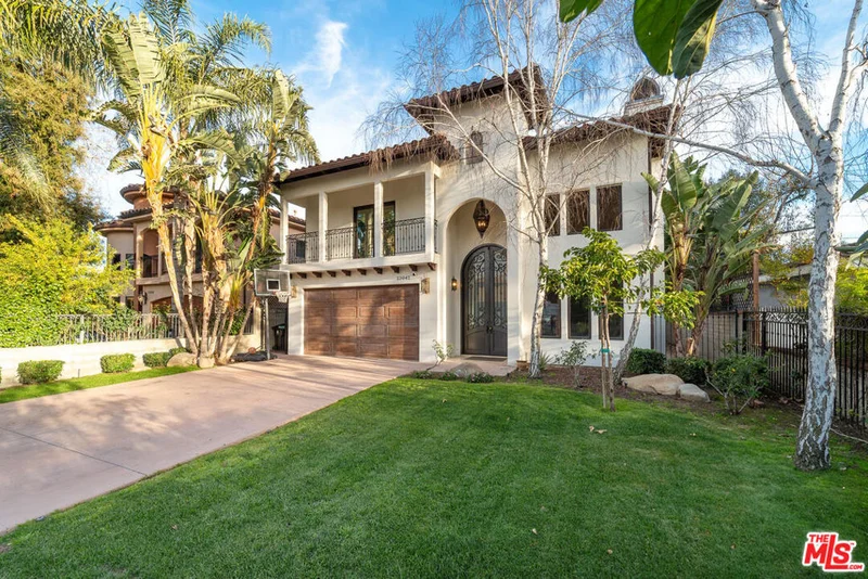 23042 Ostronic Drive, Woodland Hills, CA 91367