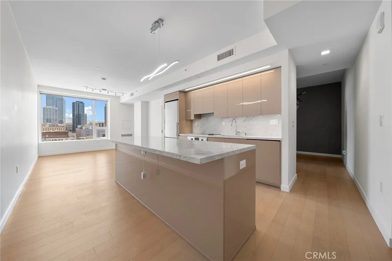 1050 S Grand Avenue 1208, Los Angeles, CA 90015
