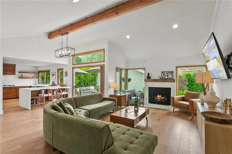 116 E Yale Loop 9, Irvine, CA 92604