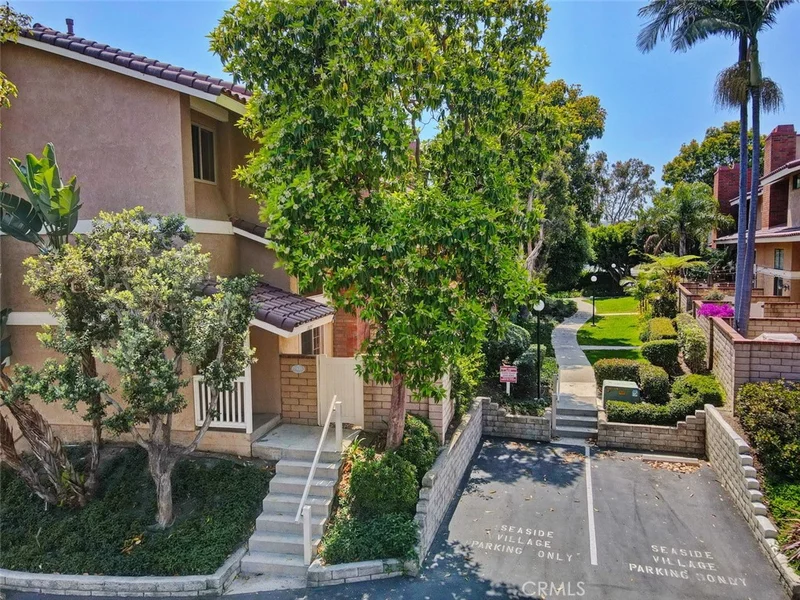 7825 Seaglen Drive, Huntington Beach, CA 92648