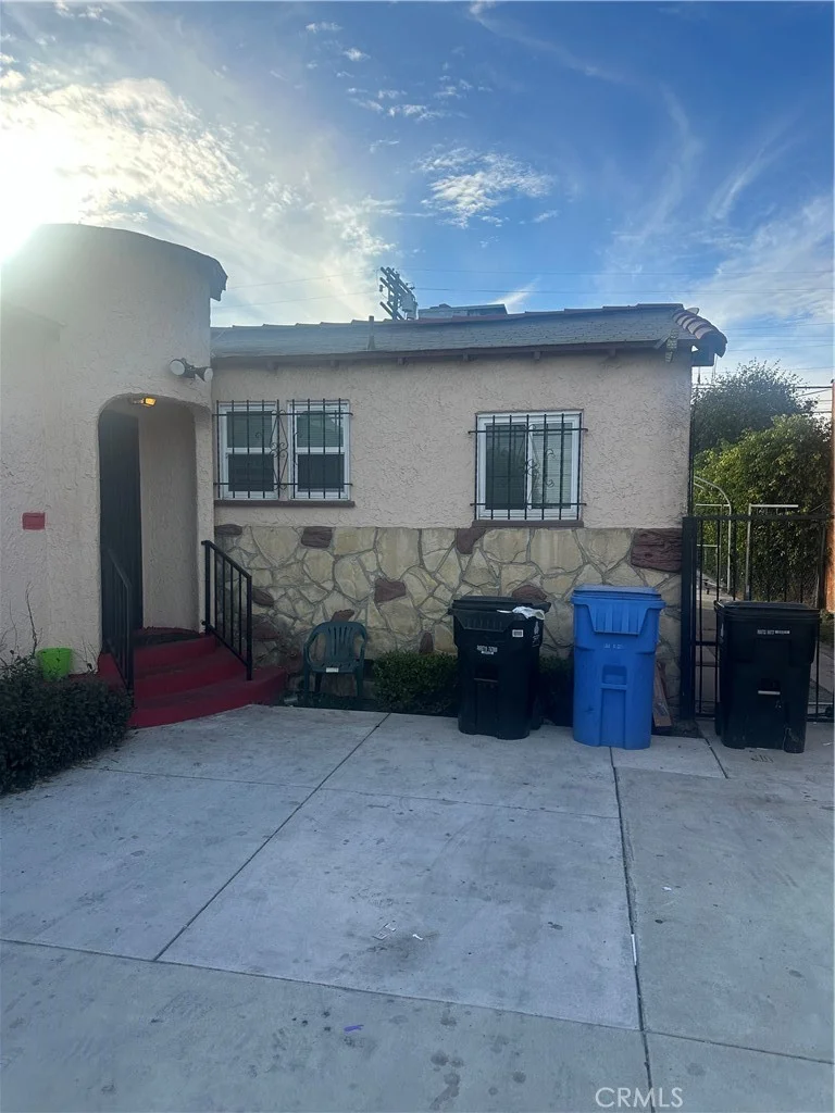8943 S Hobart Boulevard, Los Angeles, CA 90047