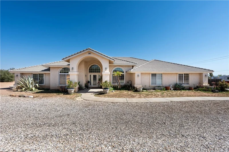 9098 Rattlesnake Road, Phelan, CA 92371