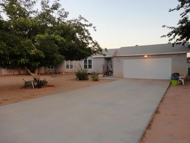 22545 El Centro Rd, Apple Valley, CA 92307