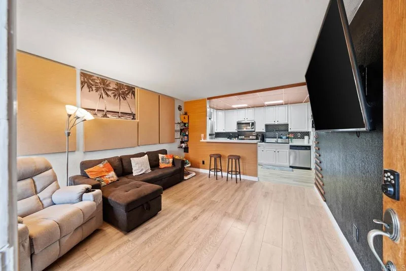 1845 Bayview Heights Drive 110, San Diego, CA 92105