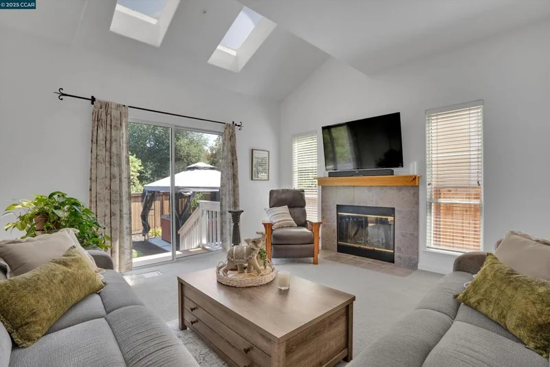 123 Williamson Ct, Martinez, CA 94553