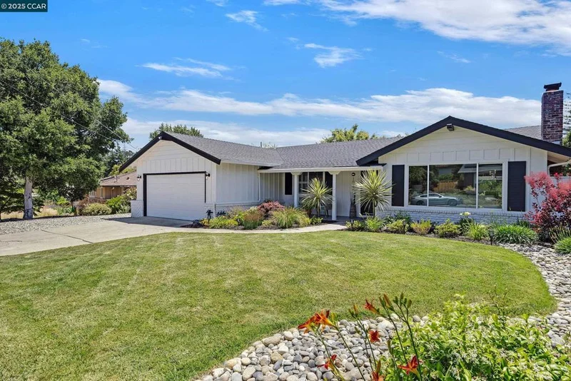 1032 Sanders Dr, Moraga, CA 94556