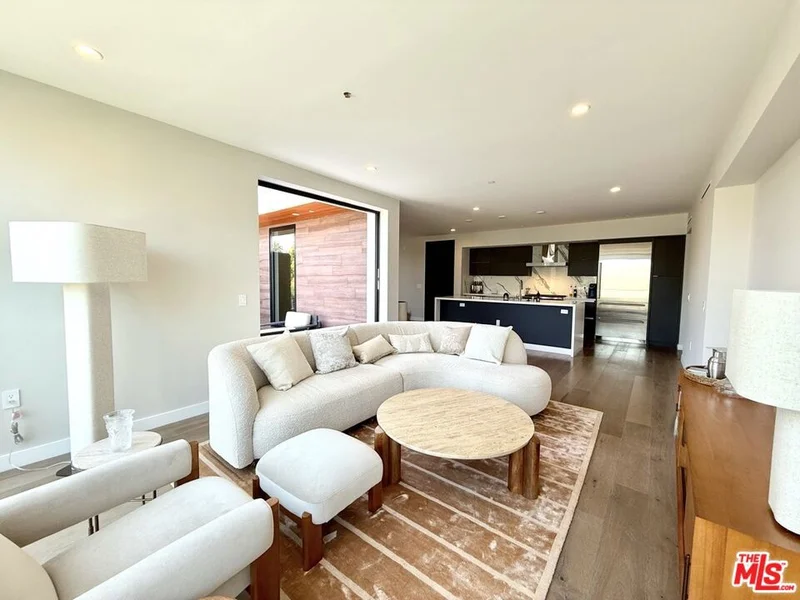 1017 N Croft Avenue 301, Los Angeles, CA 90069