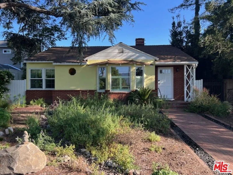 3007 W Clark Avenue, Burbank, CA 91505
