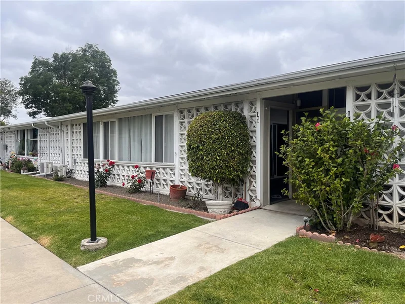 1842 Thunderbird Dr. M2-#1C, Seal Beach, CA 90740