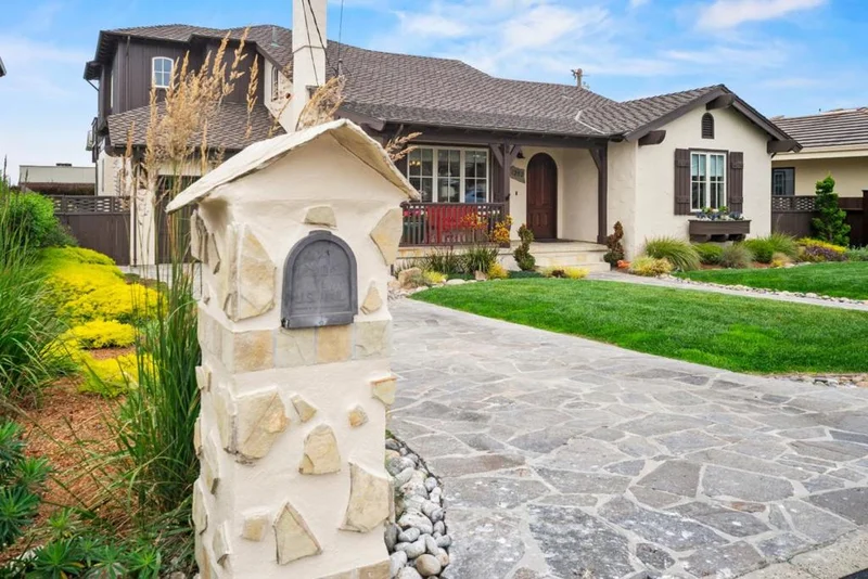 1252 Surf Ave., Pacific Grove, CA 93950
