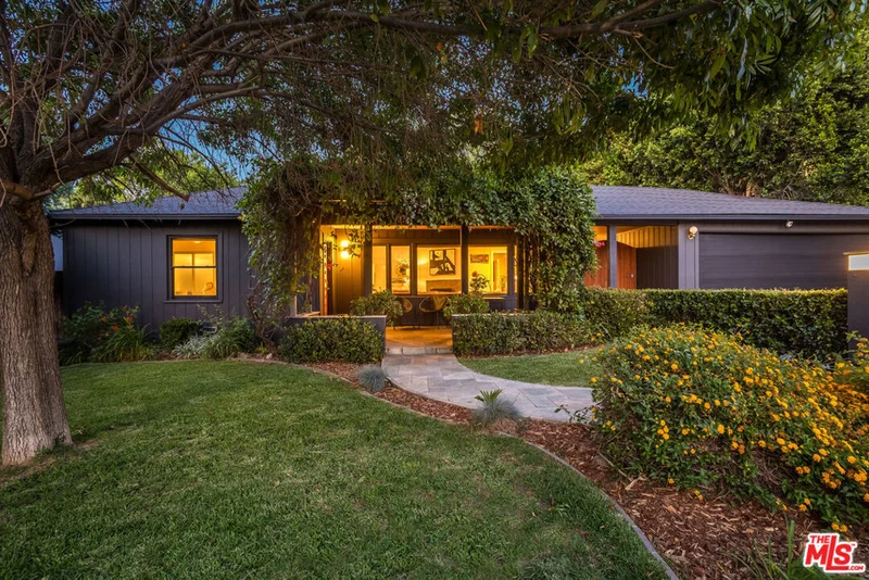 5520 Leghorn Avenue, Sherman Oaks, CA 91401