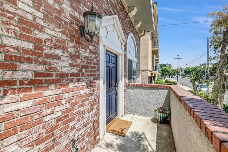 8741 Darby Avenue 10, Northridge, CA 91325