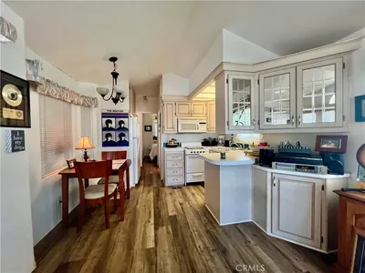 1295 S Cawston Avenue 422 photo 2