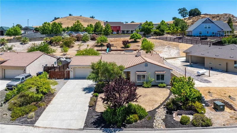 2245 Holly Drive, Paso Robles, CA 93446