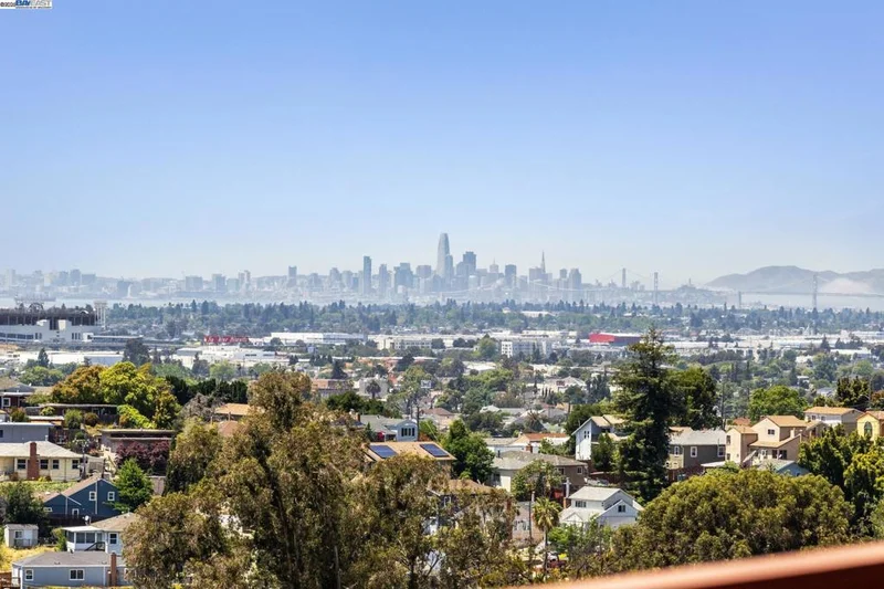 3014 Broadmoor View, Oakland, CA 94605