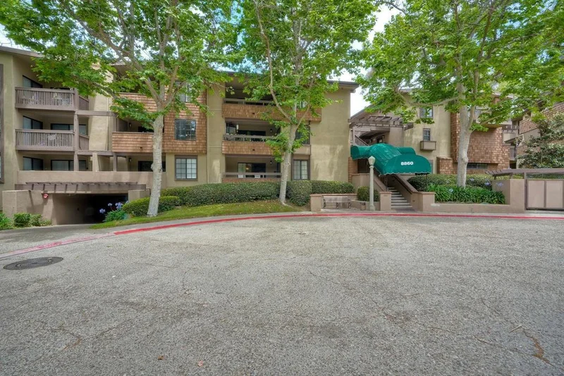 8860 Villa La Jolla Dr 202, La Jolla, CA 92037