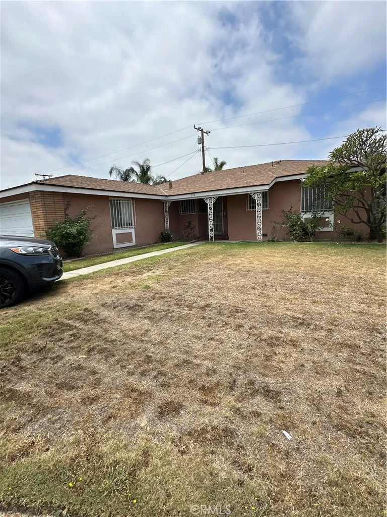 910 S Bewley Street, Santa Ana, CA 92704