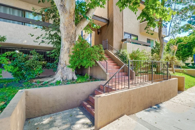 12330 Magnolia Boulevard 108, Valley Village, CA 91607
