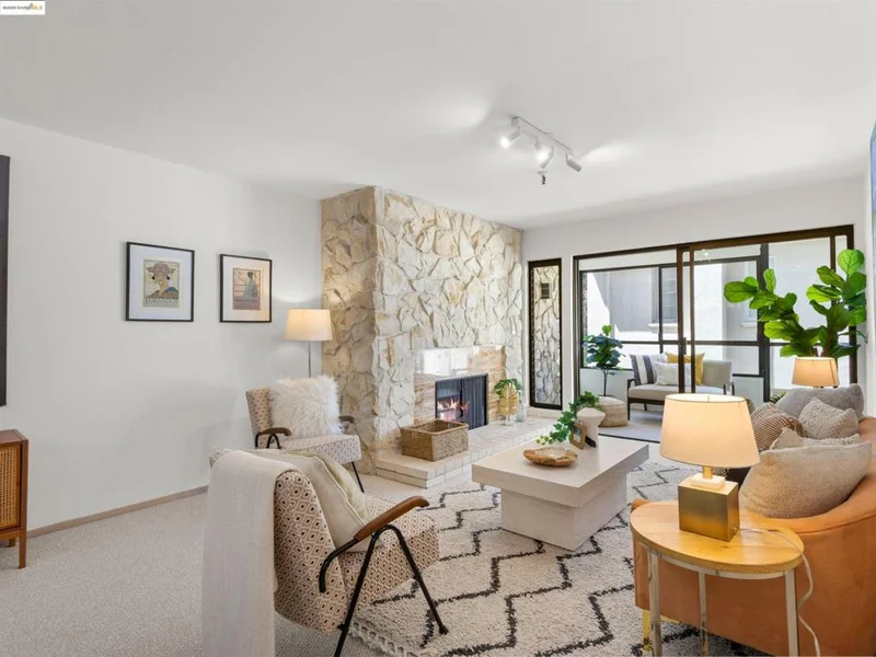 1830 Lakeshore Ave 306
