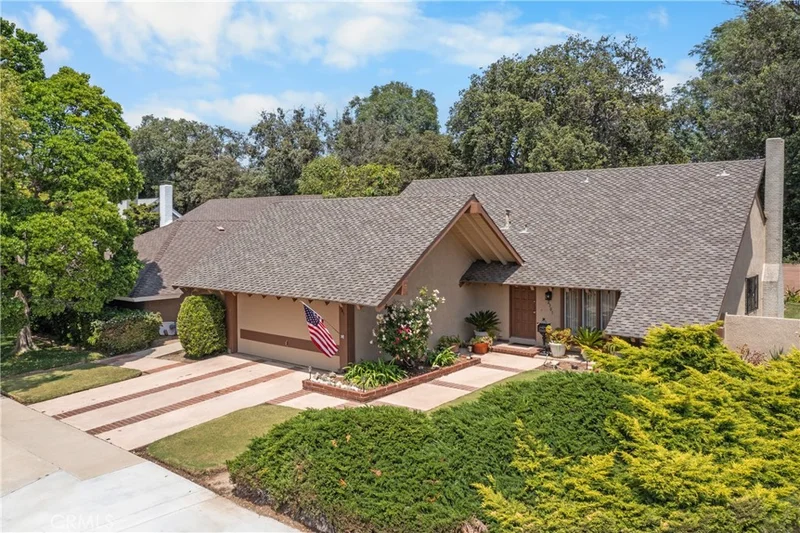 2301 N Lyon Street, Santa Ana, CA 92705