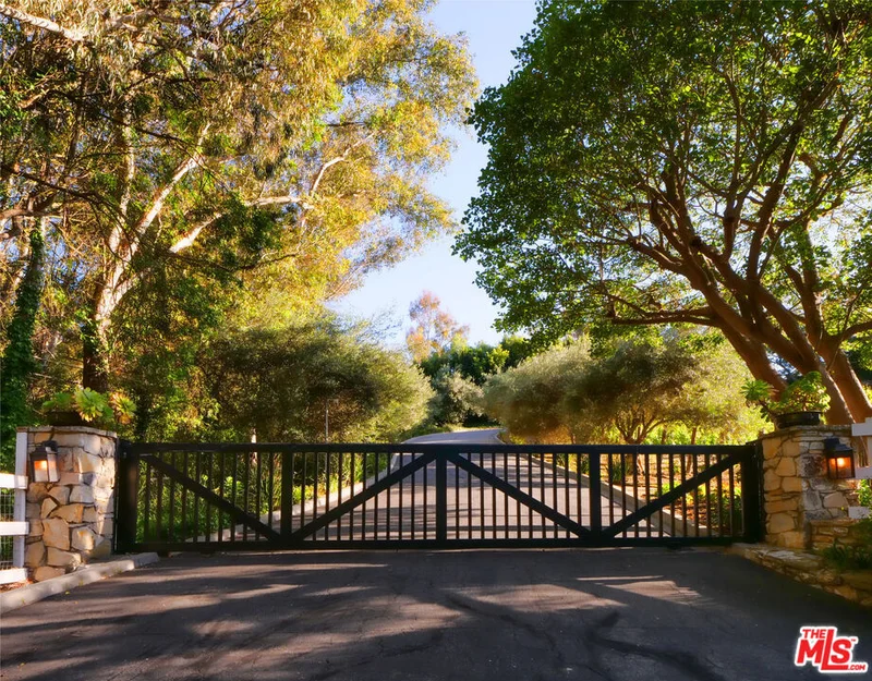 30 Portuguese Bend Road, Rolling Hills, CA 90274