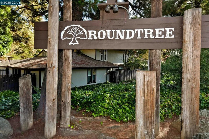 5475 Roundtree Pl C, Concord, CA 94521
