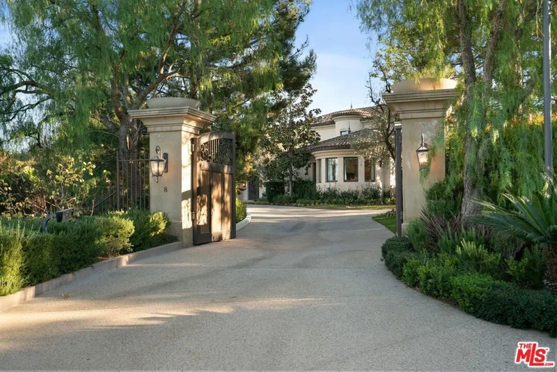 8 Beverly Ridge Terrace photo 2