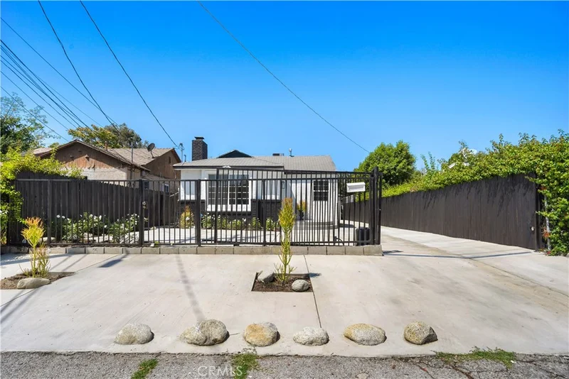 7807 Arvilla Avenue, Sun Valley, CA 91352